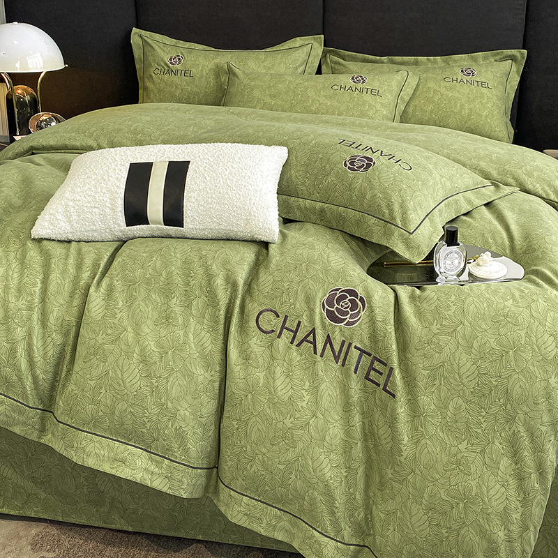 Bordado de lujo ligero, grueso, cepillado, juego de cuatro piezas, ropa de cama simple, sensación de alta calidad, funda de edredón de otoño e invierno, sábana, algodón puro