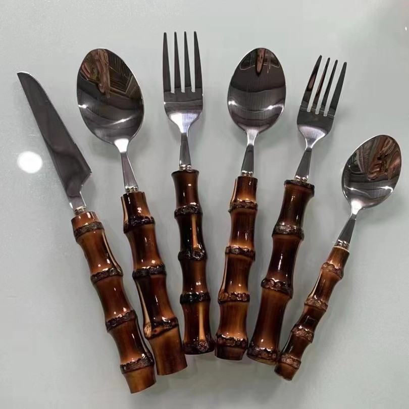 Vajilla de comida occidental Cuchillo y tenedor Cuchara de café Cuchara de helado de postre Mango de bambú Juego de vajilla de acero inoxidable Caja de regalo
