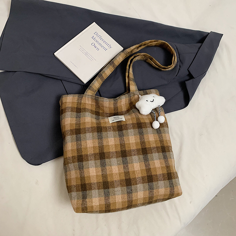 Bolsa de hombro de gran capacidad de invierno para mujeres 2024 nuevo bolso de lana cuadrado retro bolso de viaje de estudiantes universitarios