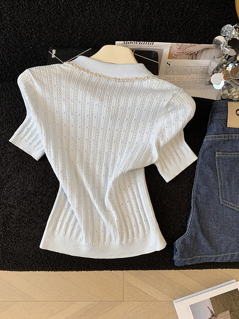 Áo thun cổ polo dệt kim nữ tay ngắn, phối ngọc trai cách điệu — xanh lam