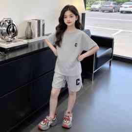 儿童休闲运动T恤套装女大童夏季宽松短袖短裤洋气时髦两件套潮牌