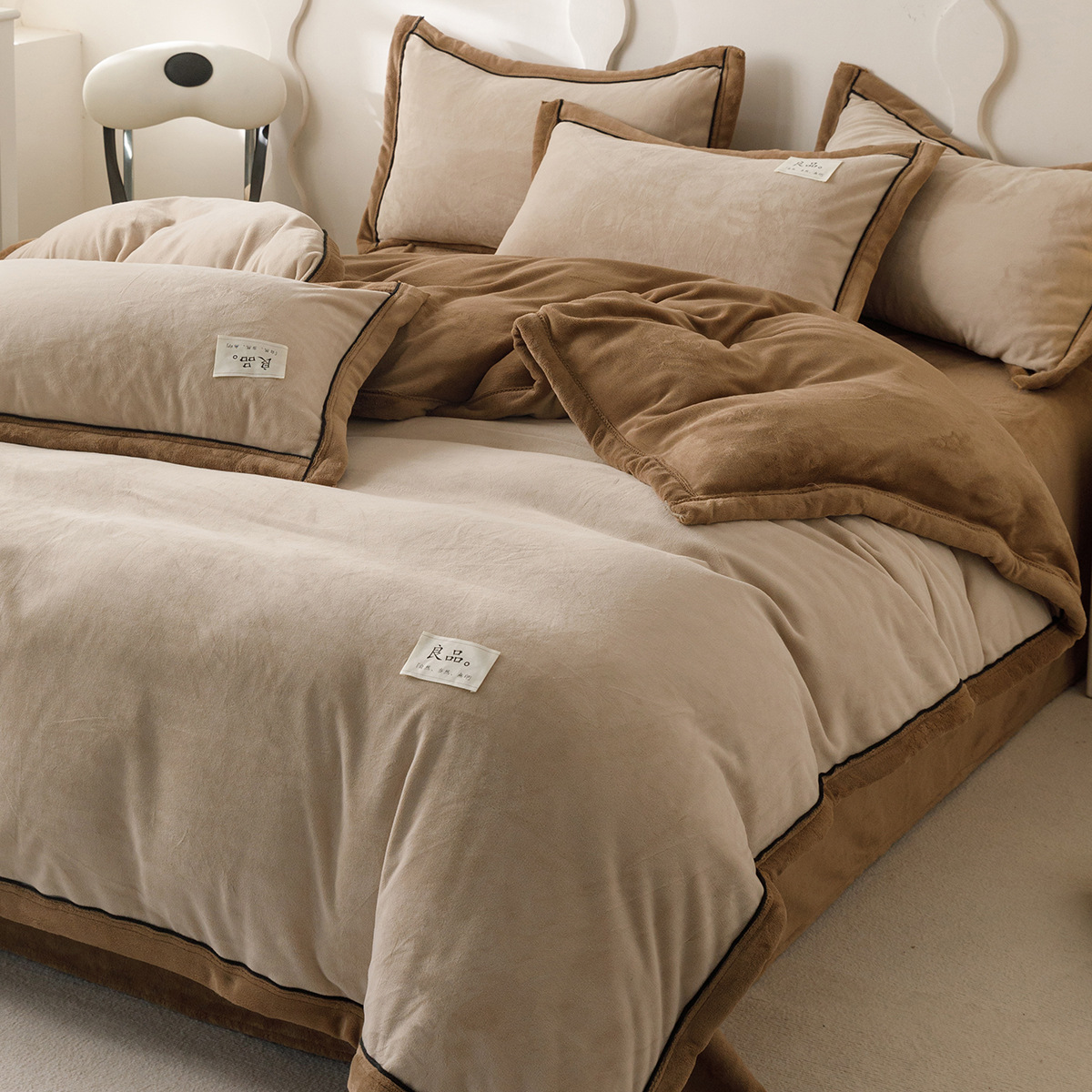 Nueva funda de edredón de terciopelo de leche de una sola pieza cubierta de edredón de terciopelo de coral de doble cara de invierno sábana de tres piezas de cuatro piezas 150x200x230