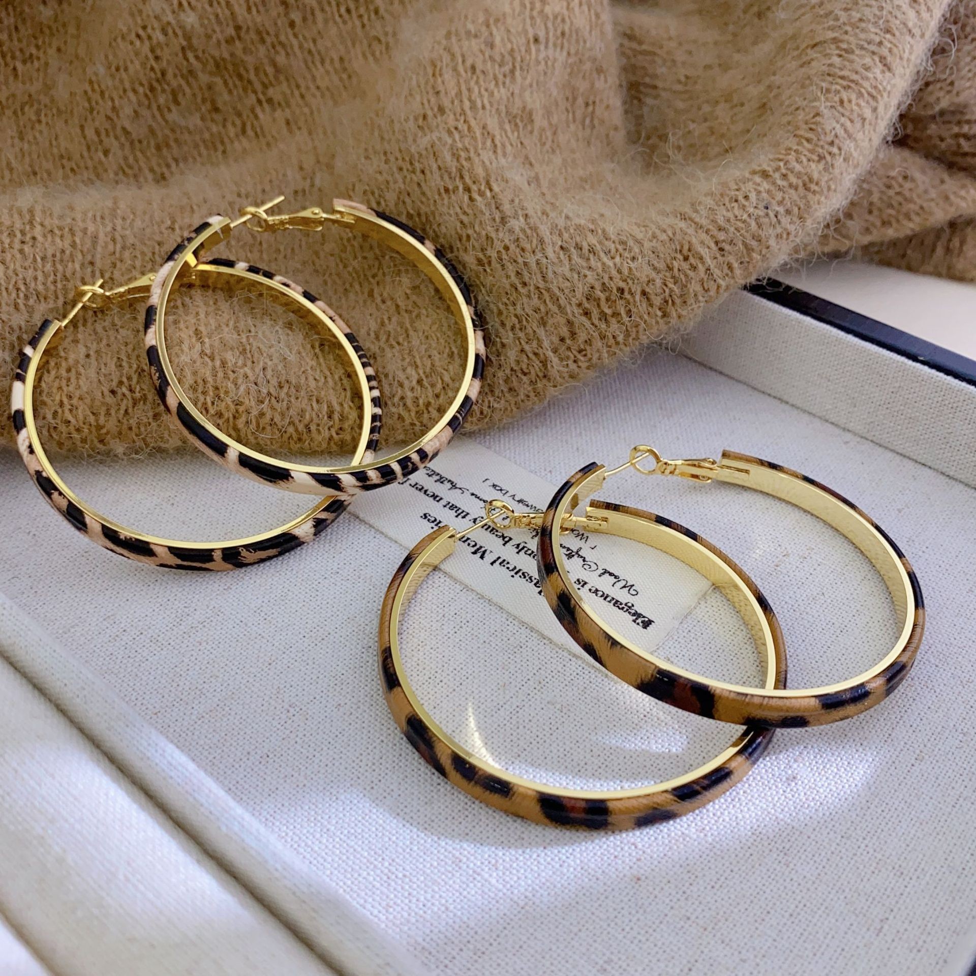 Copper Plated with Real Gold, European and American Exaggerated Fashion Leather Leopard Print Hoop Earrings for Women, New Vintage High-End Earrings