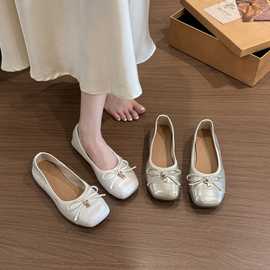 自拍图片2025秋季新款时尚方头蝴蝶结金属扣平底舒适豆豆鞋女单鞋
