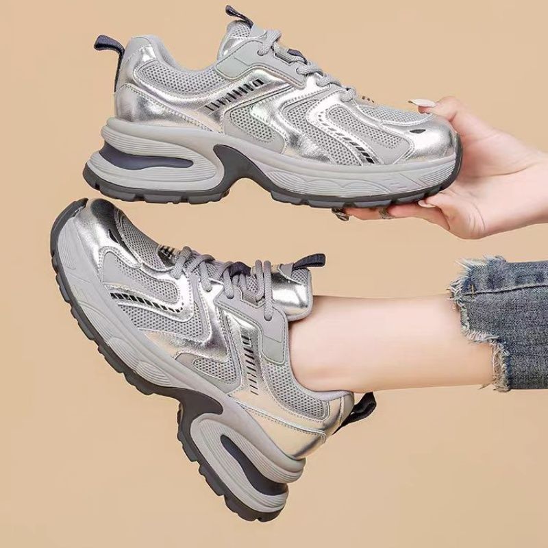 Coreano de fondo grueso plateado zapatos para mujeres 2024 verano nuevo estilo versátil retro super hermoso zapatos deportivos casuales para niños