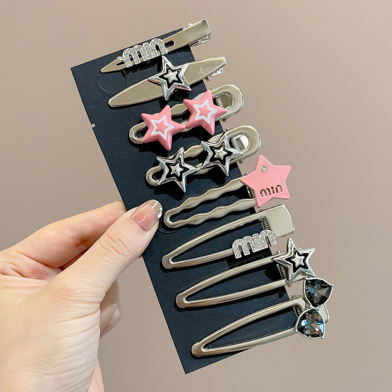 Sweet Cool Metal Hairpin Mujeres 2025 nuevo estilo de alto nivel frente fresa cabello cortado oreja lateral clips adornamiento para el cabello