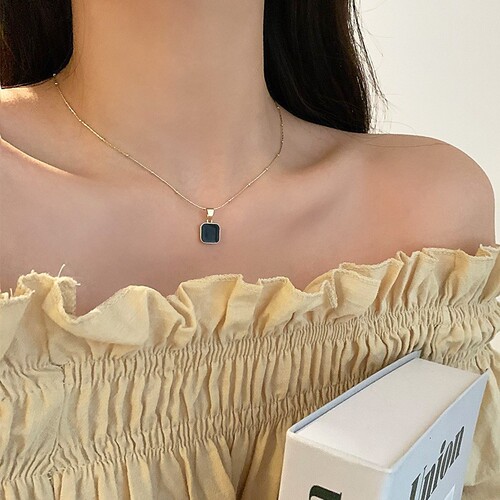 Black square pendant clavicle neck chain ins cool design niche necklace fashion versatile internet celebrity temperament