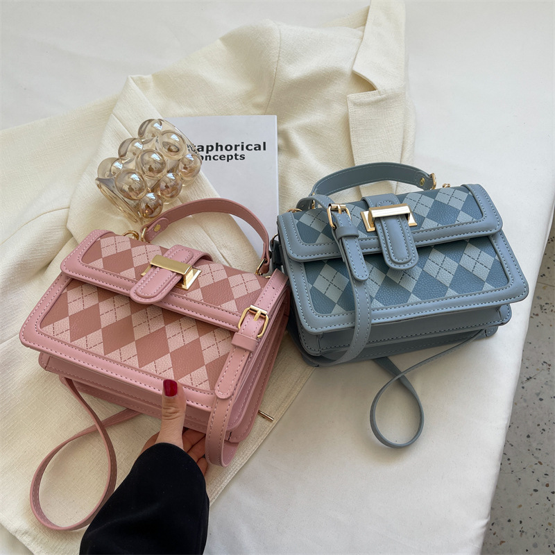 Niche Design Sense Handbag Bag Female 2023 New Rhombus all-match Small square bag high-grade texture one-shoulder Messenger bag_voghion.com