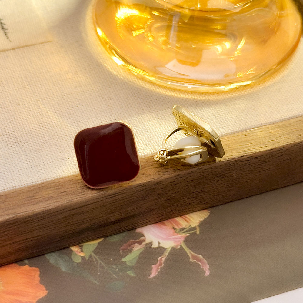Arejas cuadradas geométricas de aceite de goteo rojo angoleño Pendientes de nicho francés sin orejas perforadas Pendientes de temperamento de alta calidad
