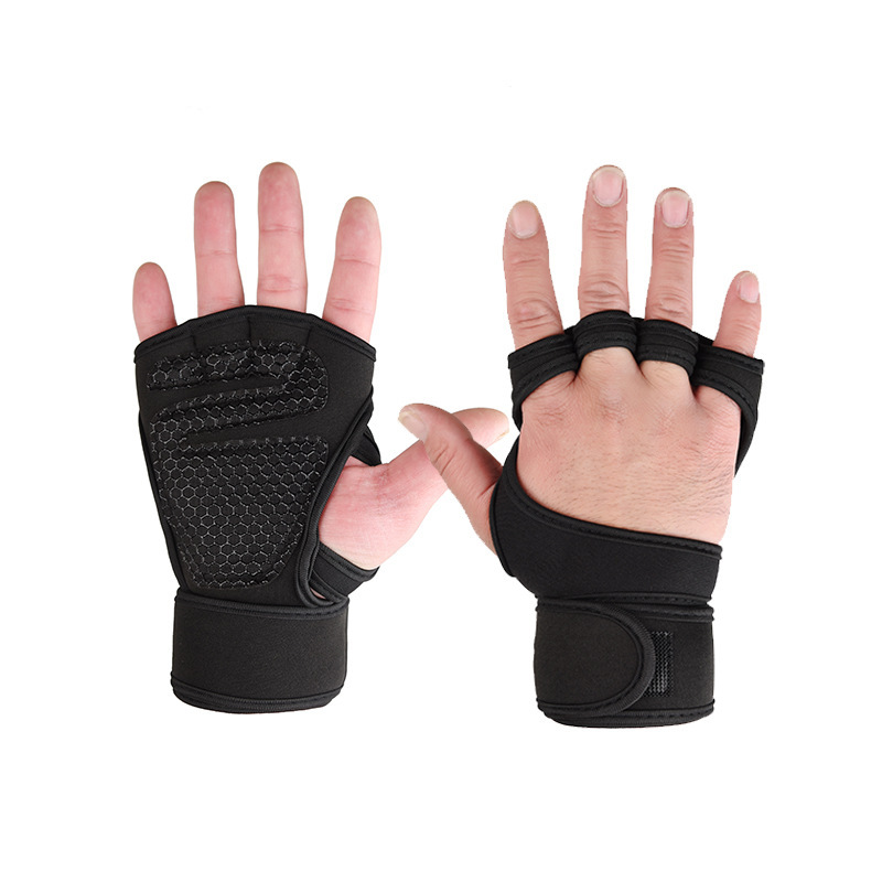 Spring and summer half-finger men's and women's fitness gloves training rolled iron weightlifting outdoor mountaineering riding non-slip wear-resistant sports gloves Spring and summer half-finger men's and women's fitness gloves training rolled iron weightlifting outdoor mountaineering riding non-slip wear-resistant sports gloves