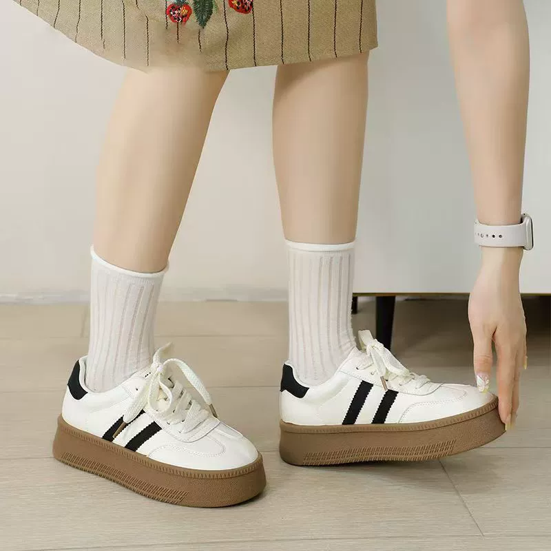 Retro moral training shoes for women 2025 new popular spring and autumn thick-soled versatile shoes for women niche autumn sneakers on behalf of