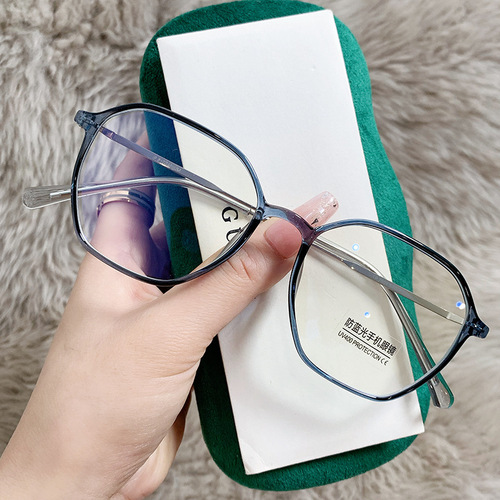 Hot-selling item recommended by influencers, non-clashing anti-blue light glasses, can be paired with myopia prescription frames, stylish and face-friendly.