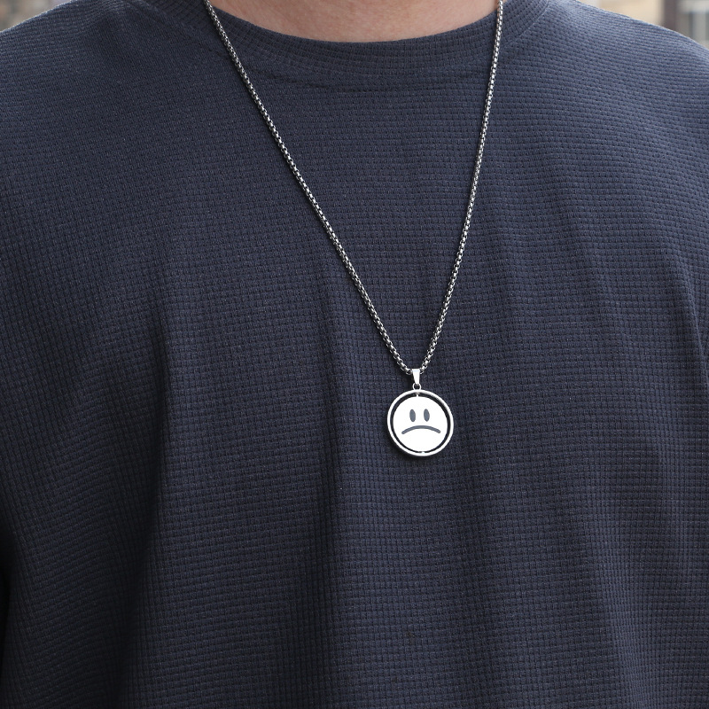 Rotierende Smiley-Pullover-Halskette aus Titanstahl, langer Hip-Hop-Stil für Damen, heiß verkauftes neues Instagram-Accessoire_voghion.com