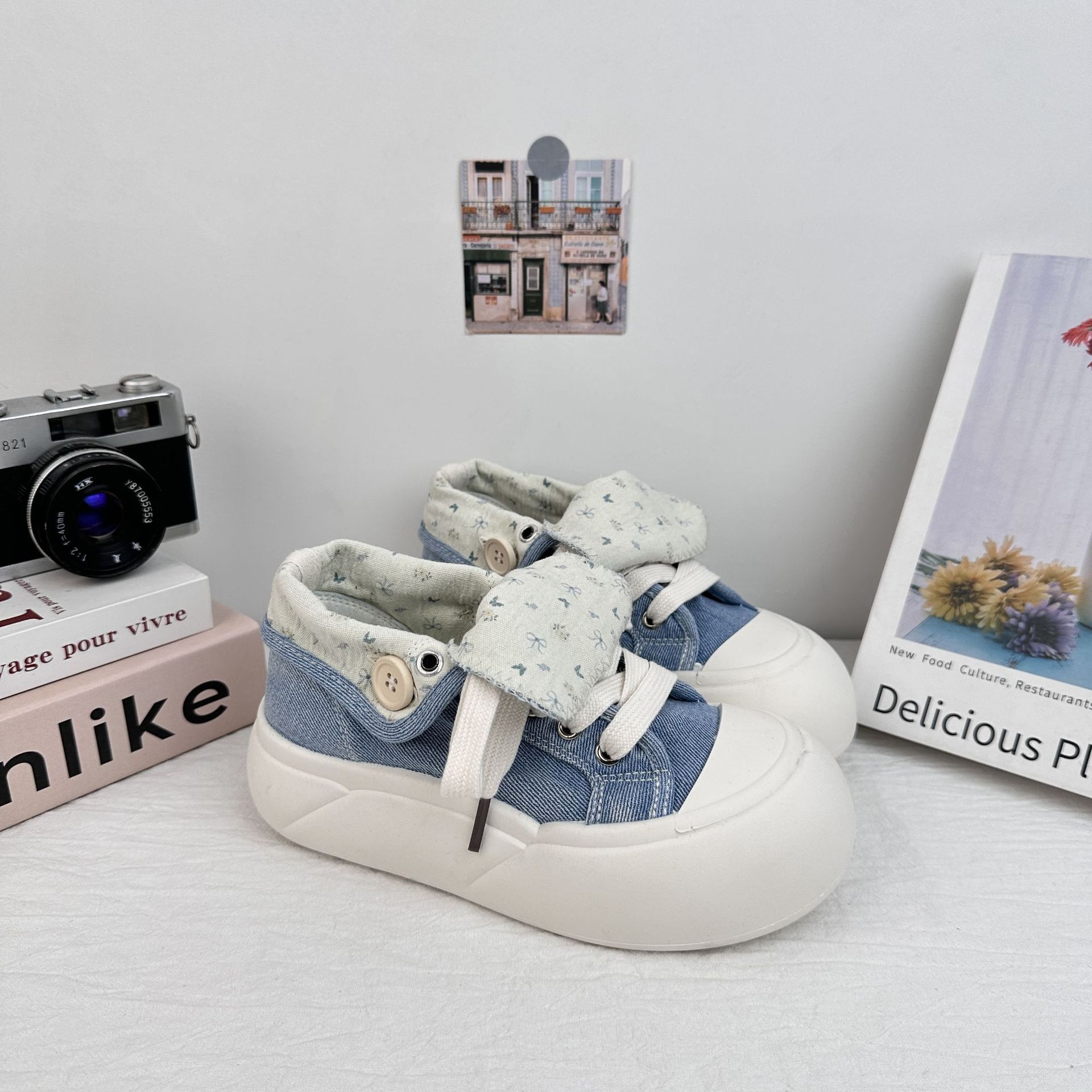 Zapatos de lona de fondo grueso de ondas distantes para mujeres 2025 nuevos zapatos de skate delgados de verano con suela gruesa de todos los zapatos casuales blancos