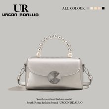 UR高级感银色小方包包女2024新款潮珍珠链条手提包单肩斜跨枕头包