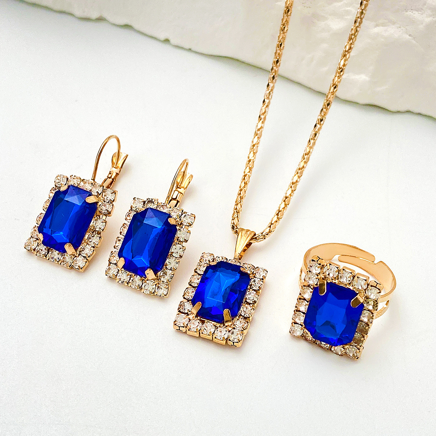 Europeo y americano personalizado amor rhinestone collar pendientes anillo traje brillante joyería nupcial fábrica al por mayor conjunto de tres piezas