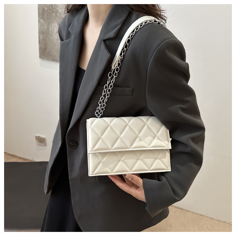 The 2024 autumn new French niche design chain small square bag, a fashionable macaron color single-shoulder crossbody bag undefined