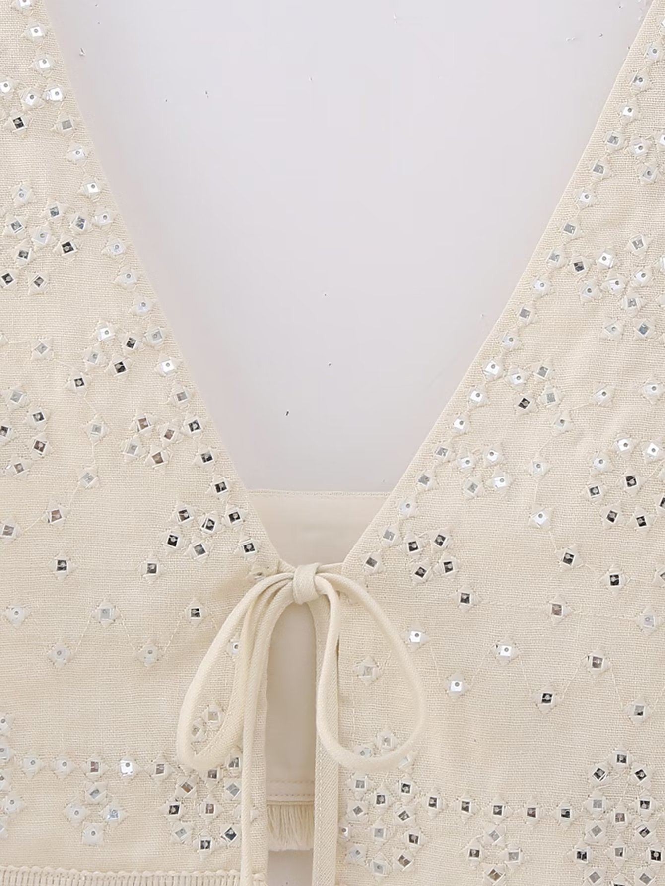 V-neck tank top details