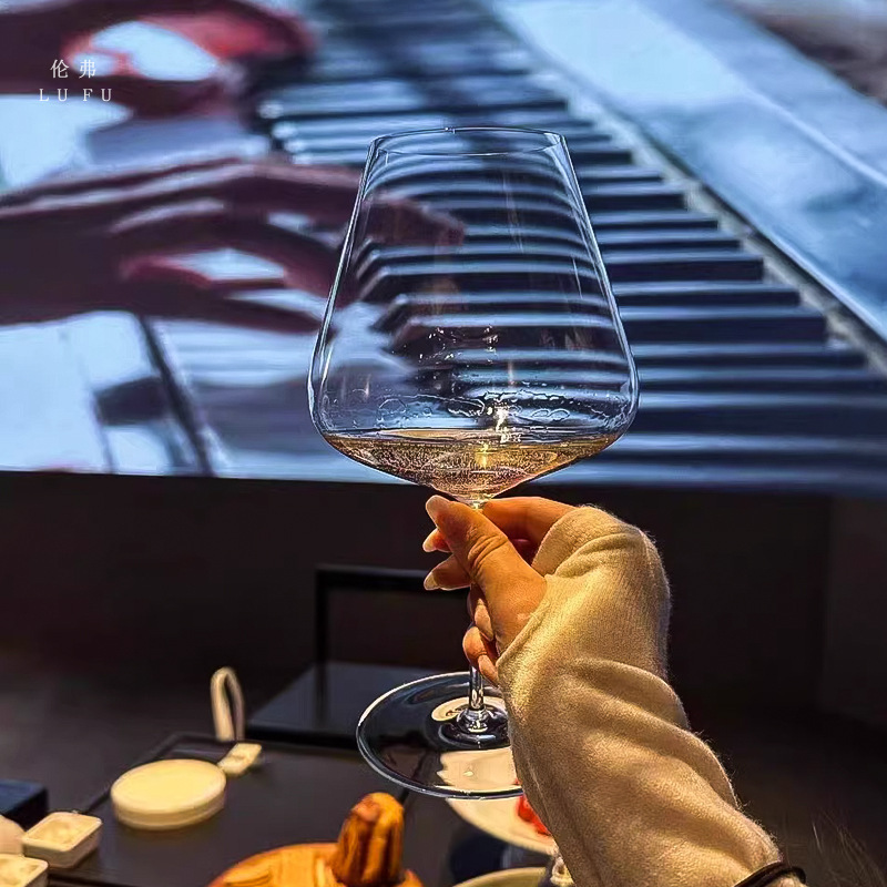 Tazas de cristal ultra delgadas de alto nivel, un conjunto de tazas comerciales de vidrio alto, tazas de vino de lujo ligeras y de alta calidad.