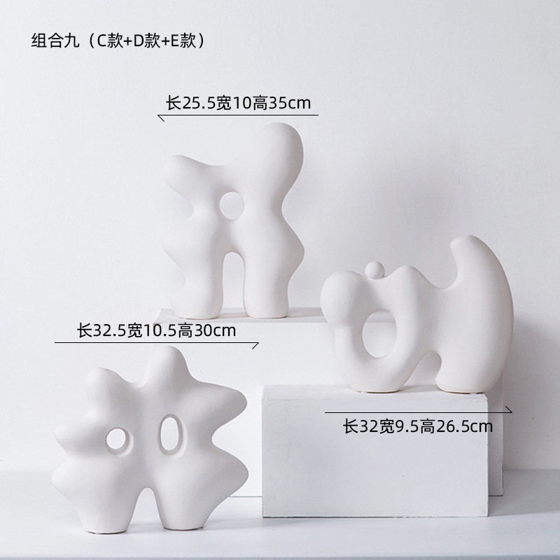 リビングルームの置物は軽くて豪華で高級な雰囲気のお酒棚の装飾品です。