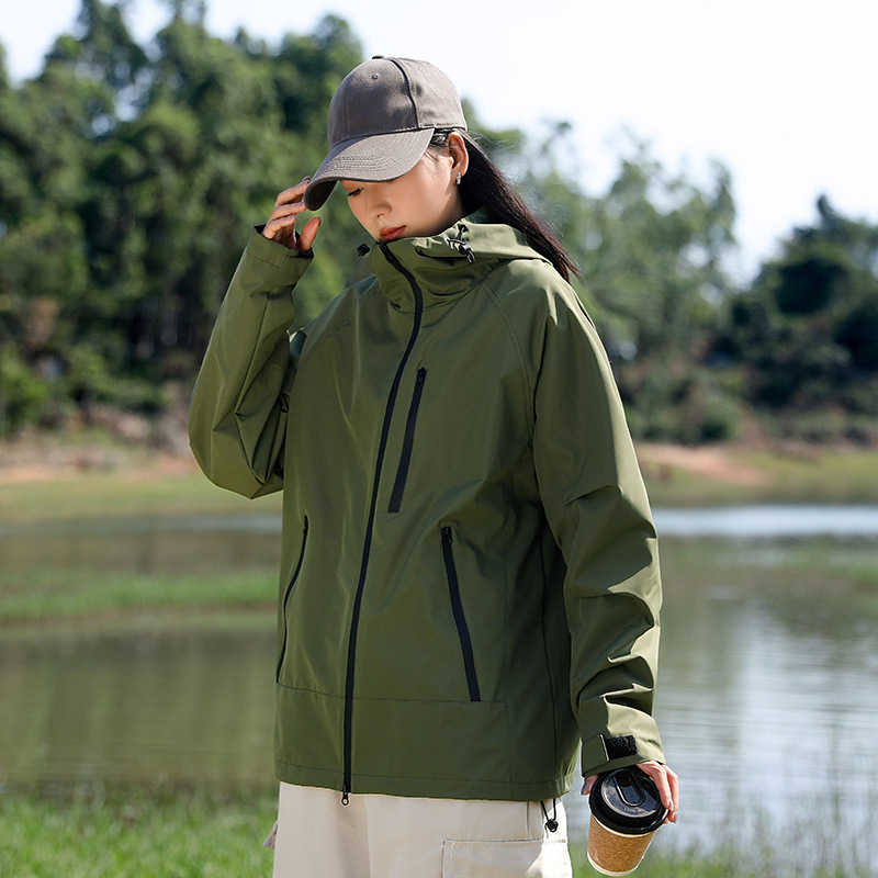 Ropa de asalto al aire libre para mujeres delgadas encapuchadas primavera y otoño nueva ropa de pesca a prueba de viento a prueba de agua tamaño grande turismo tibetano