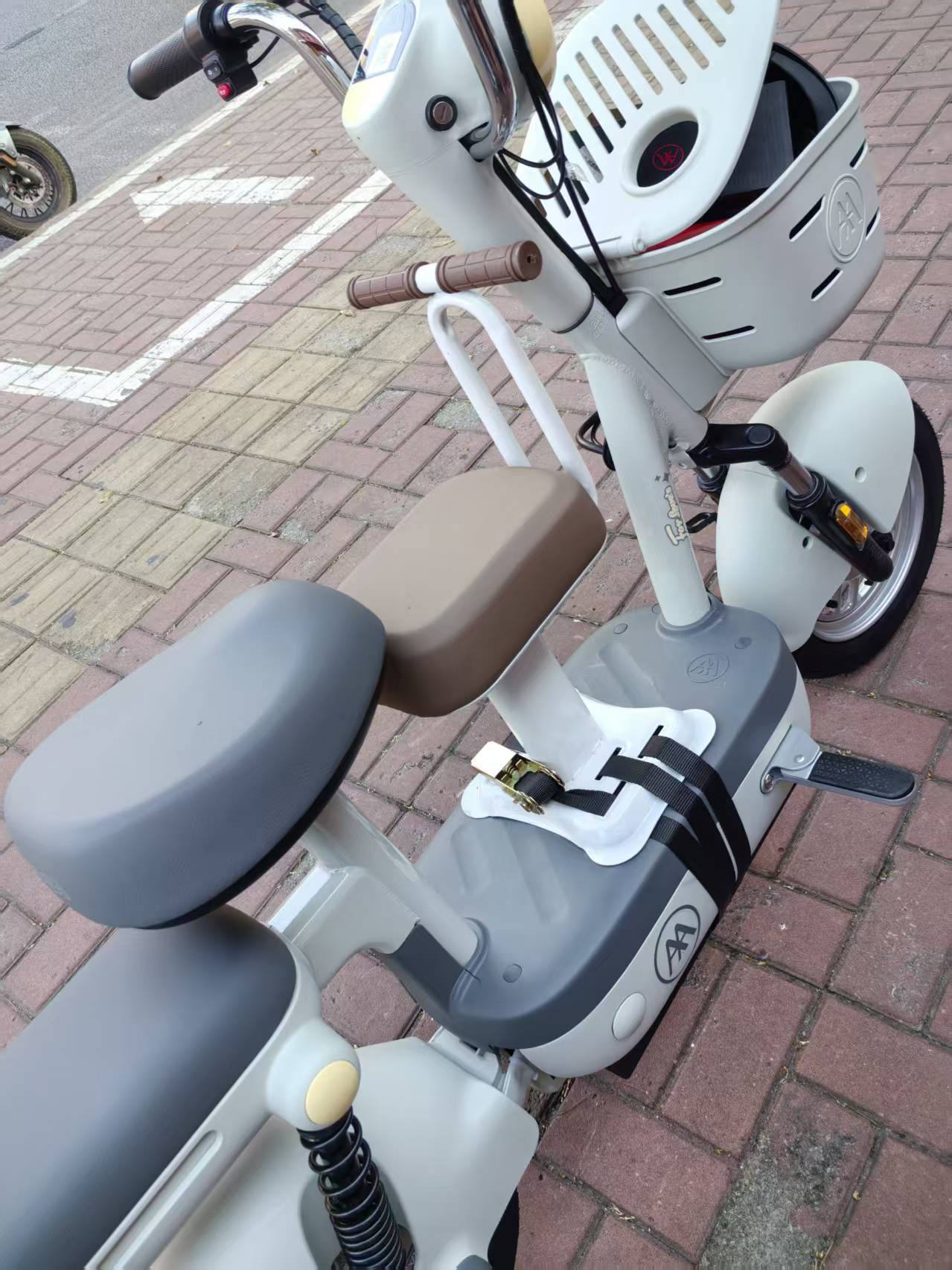 Electric Vehicle Child Seat, Travel Child Seat, Electric Vehicle Front Seat, Battery Vehicle Safety Chair with Pedals