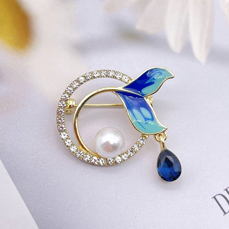 Blue summer small brooch