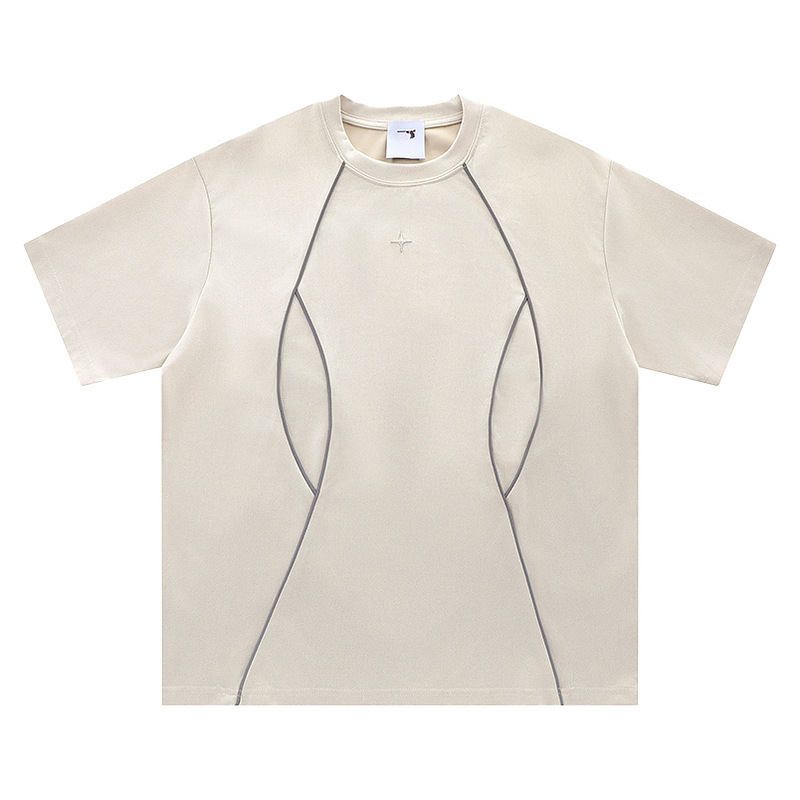 都市機能解構造風city boy純色シンプルファッションblockcoreは男性服半袖tシャツを着ています。