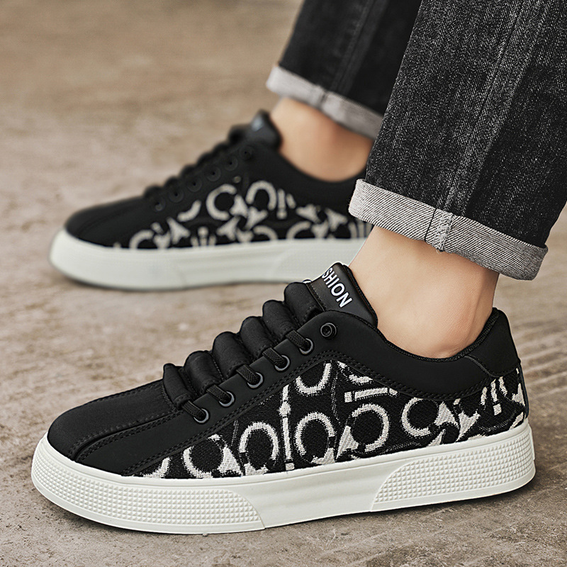 Primavera nuevos zapatos de skate de corte bajo para hombres, zapatos casuales deportivos para estudiantes de suela gruesa, zapatos de hombre de nicho de cuero en vivo de Douyin