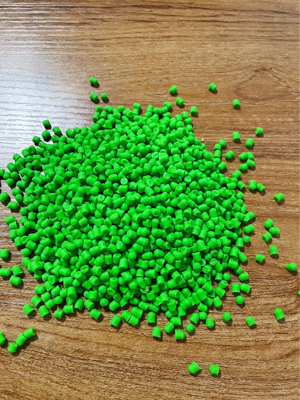 厂家供应丁晴哑光阻燃弹性体护套70A/75A电缆料弹性体PVC绝缘料