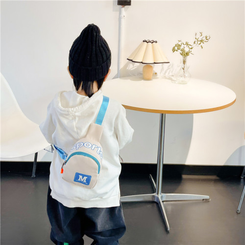 Children's fashionable small chest bag, trendy and cool boy's letter shoulder bag, personalized baby coin purse, child's outing crossbody bag