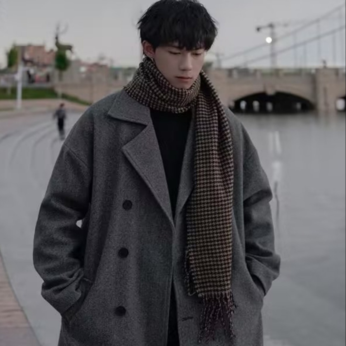 모직 코트 남자의 가을과 겨울 두꺼운 홍콩 스타일의 트렌디 트렌치 코트 중간 길이의 영국식 복고풍 느슨한 코트