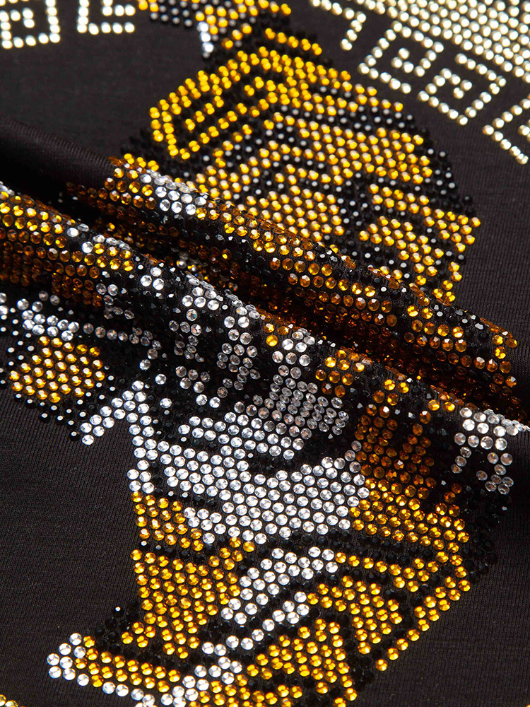 Camiseta de seda helada para hombre, estilo nuevo de verano 2026, camiseta de manga corta con tigre de diamantes de imitación, top de marca de moda para hombre.