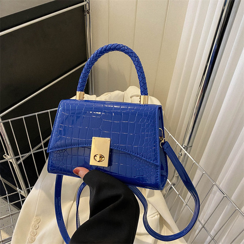 Casual portable crossbody bag this year's popular bag for women  spring new fashion simple shoulder bag commuter bag