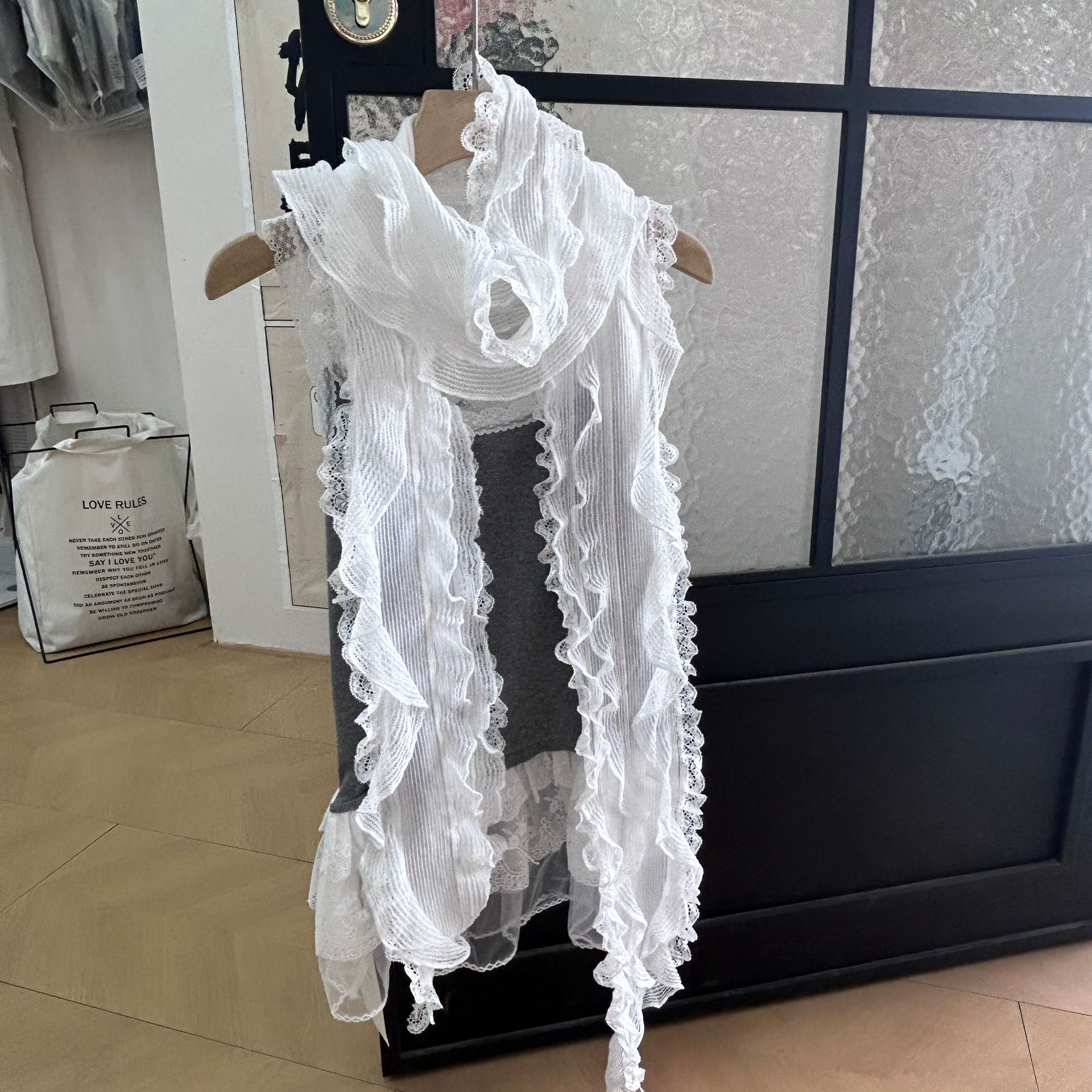 유럽과 미국에서 인기 있는 새로운 패셔너블한 아우터, 다층 귀마개 태슬 롱 스카프, 봄 여름 가볍고 통기성이 좋은 실크 스카프 숄