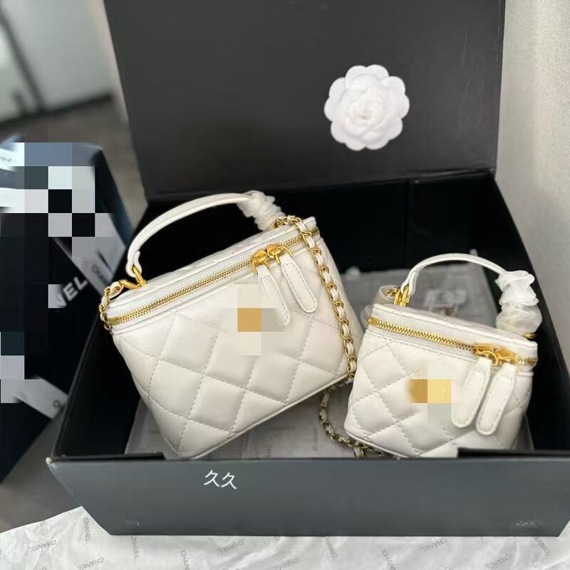 Classic Gold Label Diamond Pattern Leather Box Bag, Versatile and Fashionable Shoulder/Crossbody Bag, Handbag for Women with a Mature and Elegant Style Classic Gold Label Diamond Pattern Leather Box Bag, Versatile and Fashionable Shoulder/Crossbody Bag, Handbag for Women with a Mature and Elegant Style