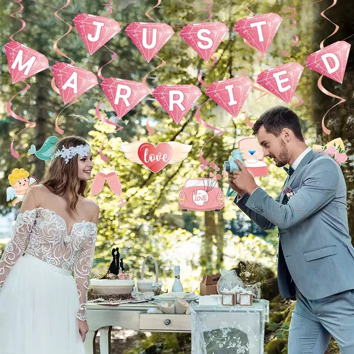 Alegría decoración del banquete de boda recién casado tire bandera pastel insertar Día San Valentín espiral colgante