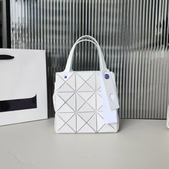 25 new March color nail diamond small square box geometric rhombus underarm bag mini small square bag portable ladies bag
