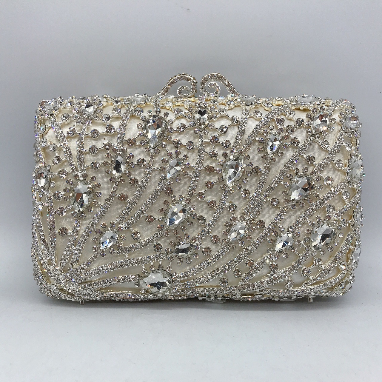 Bolsas de maquillaje de cadena cuadrada horizontal bolsas de mano de diamantes de hierbas marinas europeas y estadounidenses bolsas de banquete de diamantes bolsas de banquete de mujeres blancas