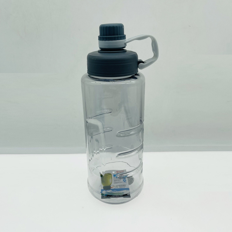 Xinfuhong gran capacidad taza de agua de plástico de los hombres portátil deportes al aire libre fitness hervidor botella de agua gran espacio taza