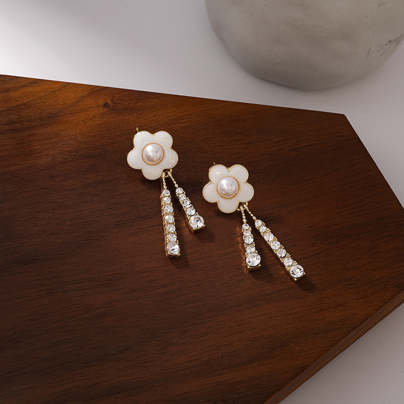 New Fashion Trendy Shell Pearl Flower Earrings display picture 5