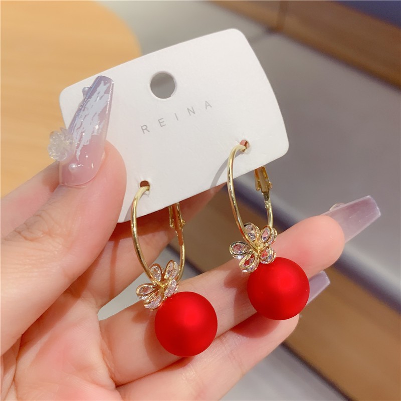 Colgante de perlas de viento frío de moda japonés y coreano Pendientes de temperamento de moda Pendientes de flores de todo fósforo exagerados para mujer
