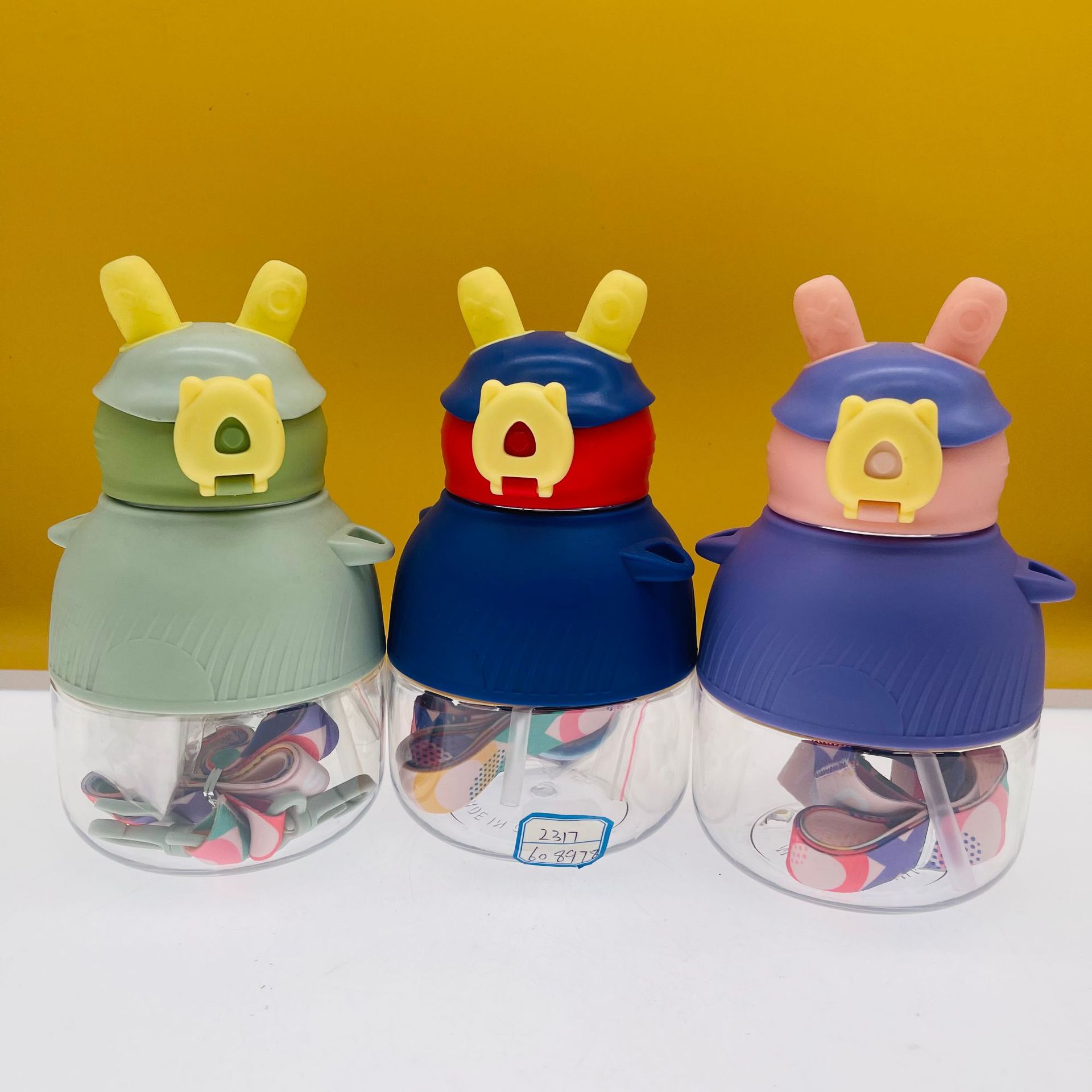 Huachang muñeca de dibujos animados niños paja taza PC plástico estudiante paja 650ml kindergarten al aire libre Correa olla