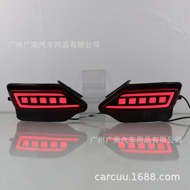Adecuado para 13-15 años Toyota Rongfang RAV4 parachoques trasero luz trasera luz de advertencia tres funciones streamer superficie ennegrecida/superficie roja