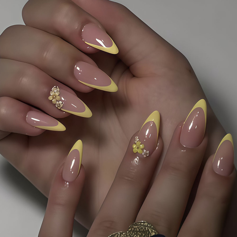 European and American Cross-Border Style Sweet Patch-On Nails, Gentle Creamy Yellow French Style Wearable Nails with 3D Flower Design, Finished Fake Nails