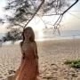格子v领夏季宽松连衣裙