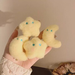 かわいいぬいぐるみの星の月のヘアピン秋冬の甘い前髪挟みクラスの幼稚園の学生の贈り物の髪飾りのアイデア