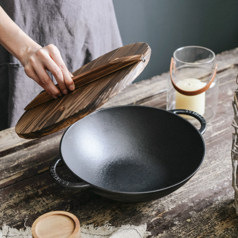 Pequeña felicidad 30cm wok hogar de hierro fundido solo wok tradicional engrosada sartén de hierro fundido sin recubrimiento físico sartén antiadherente