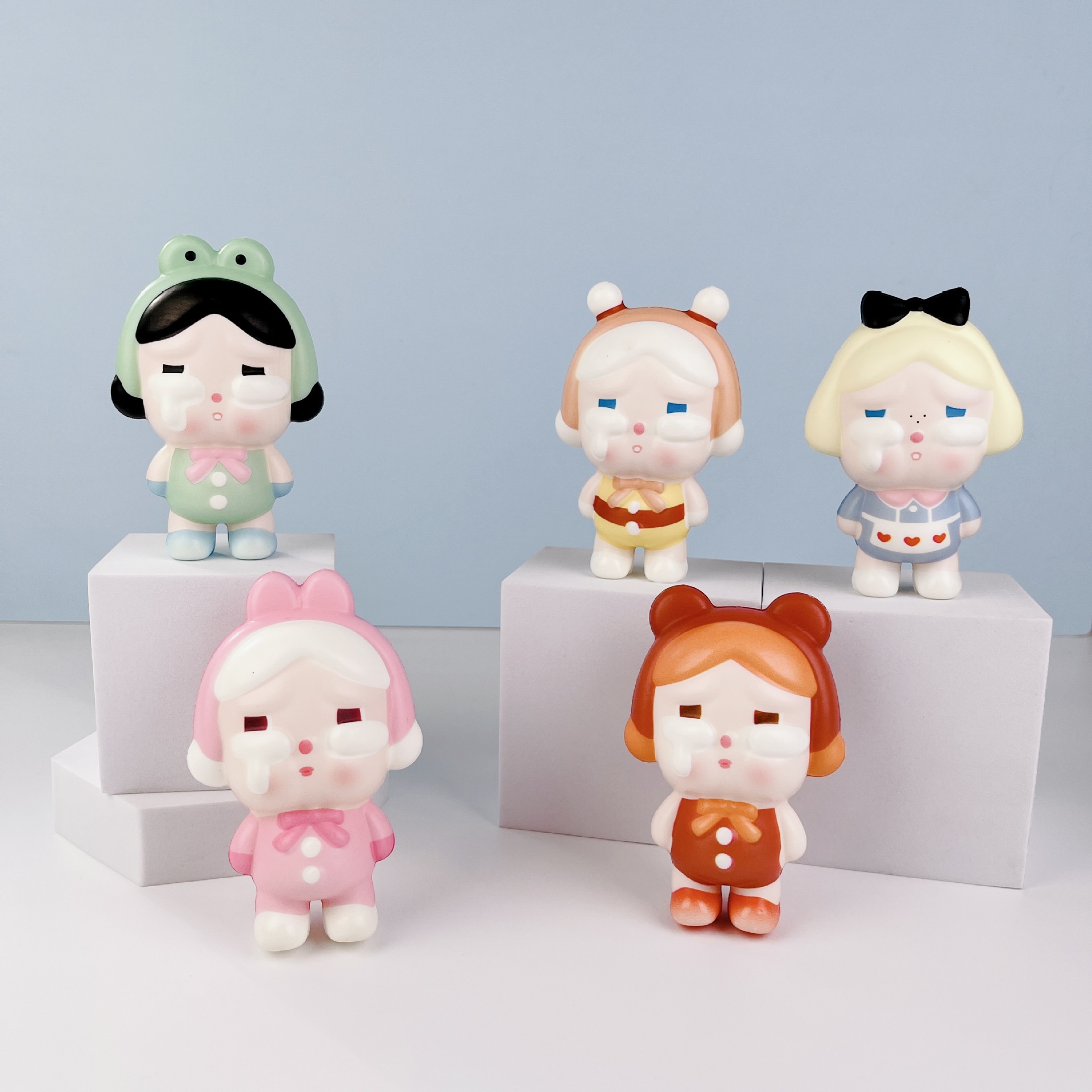 우는 아기 (약 10cm)