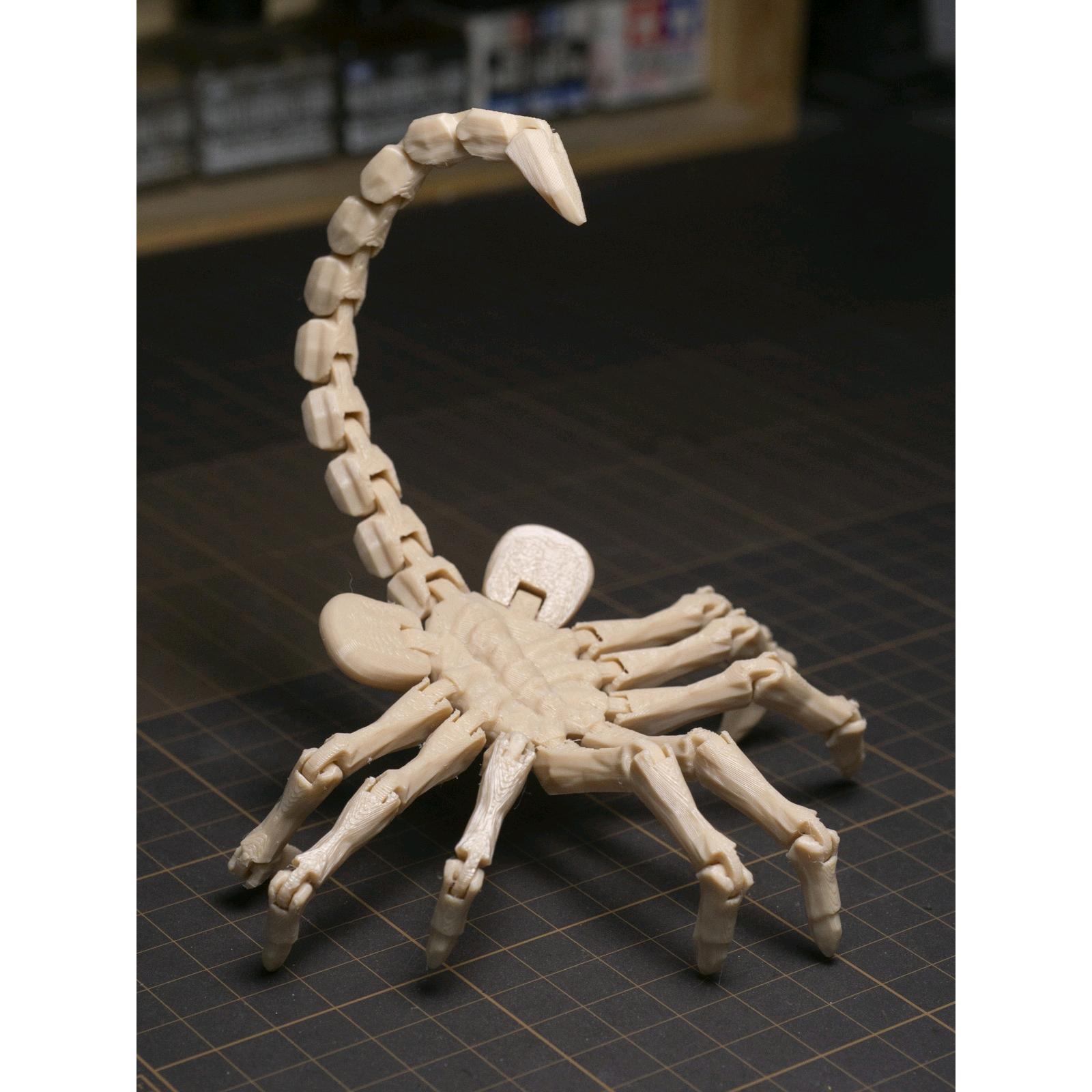 3D Printed Face-Hugging Insect with Movable Joints, Gift Car Ornament, Decorative Trendy Toy